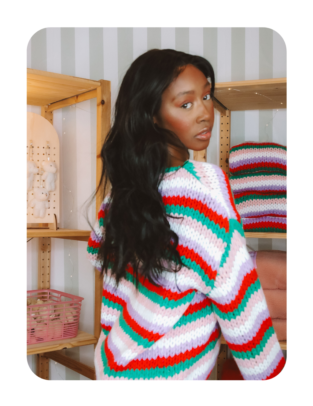 PRETTY WINTER VINTAGE KNIT SWEATER