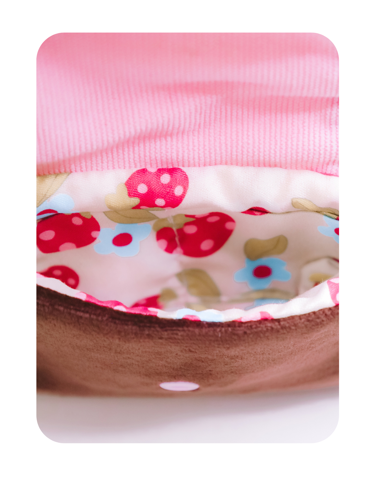 STRAWBERRY SNUGGLE POUCH 🍓