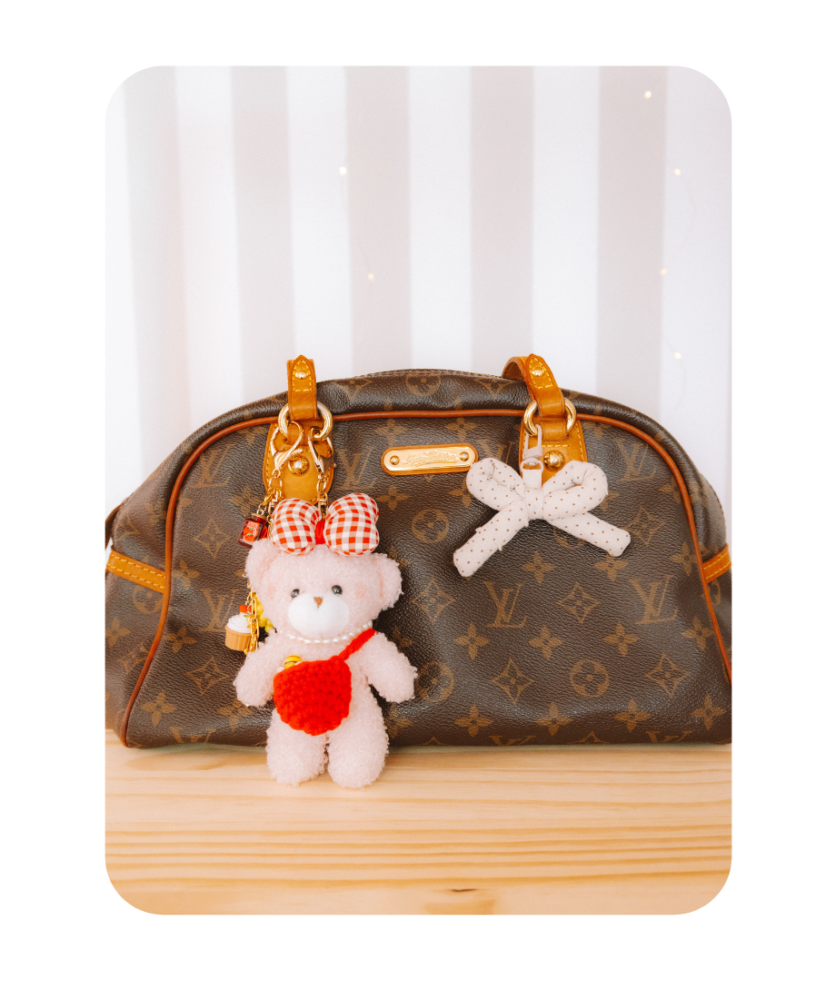 CUTIE PICNIC TEDDY BAG CHARM