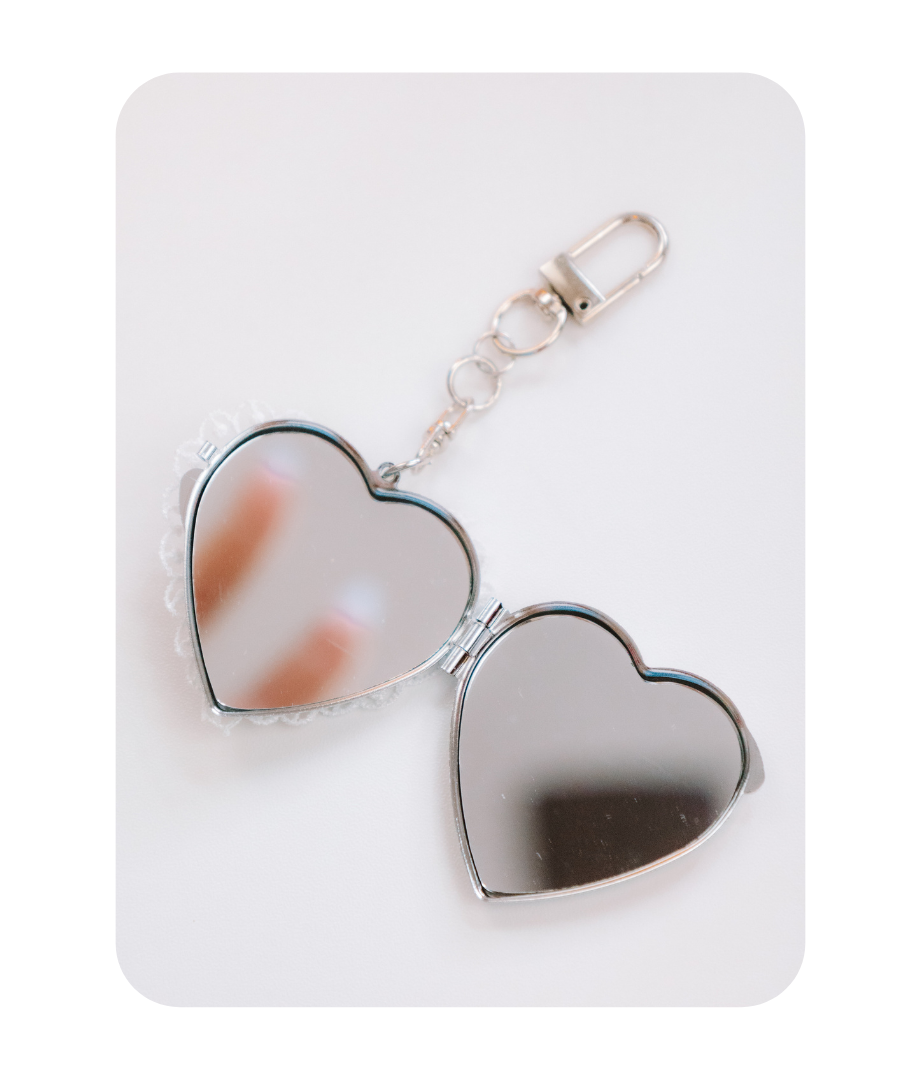 DOLLY HEART MIRROR BAG CHARM