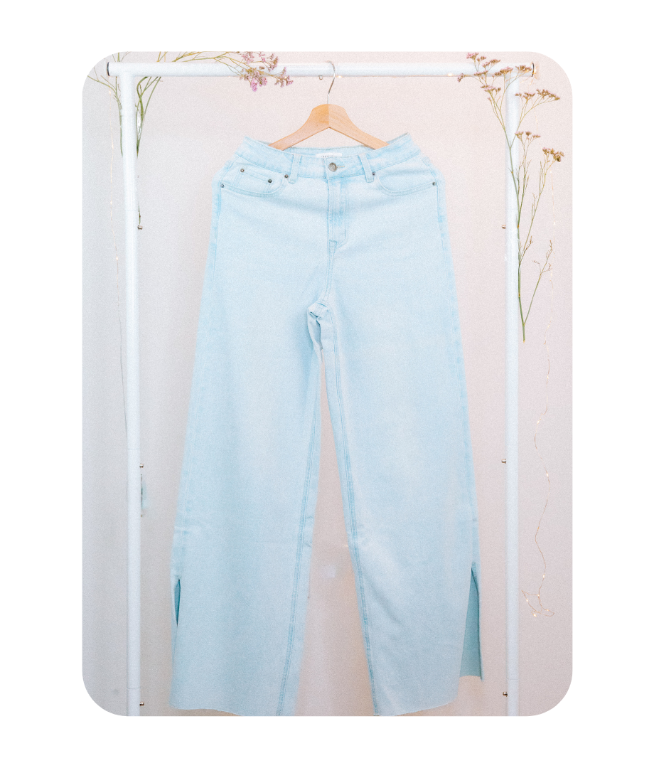 SPRINGY SPLIT HEM JEANS