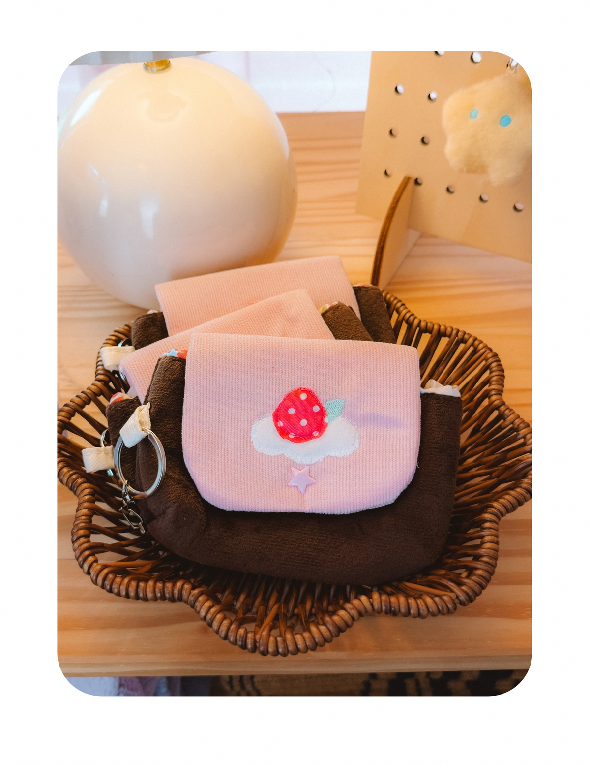 STRAWBERRY SNUGGLE POUCH 🍓